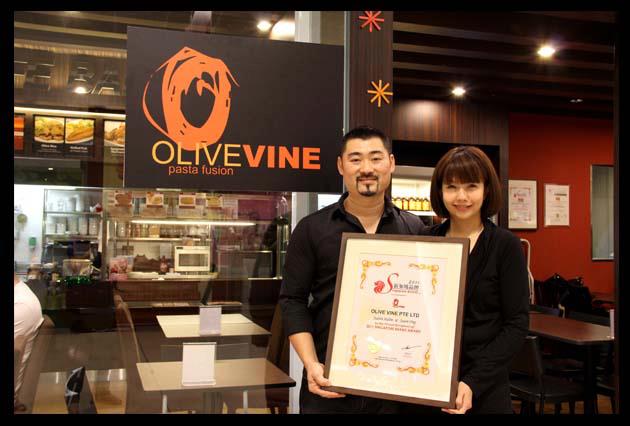 王潔生和林韻詩夫妻共同經營的餐廳曾獲獎。（圖／FB@Olive Vine）